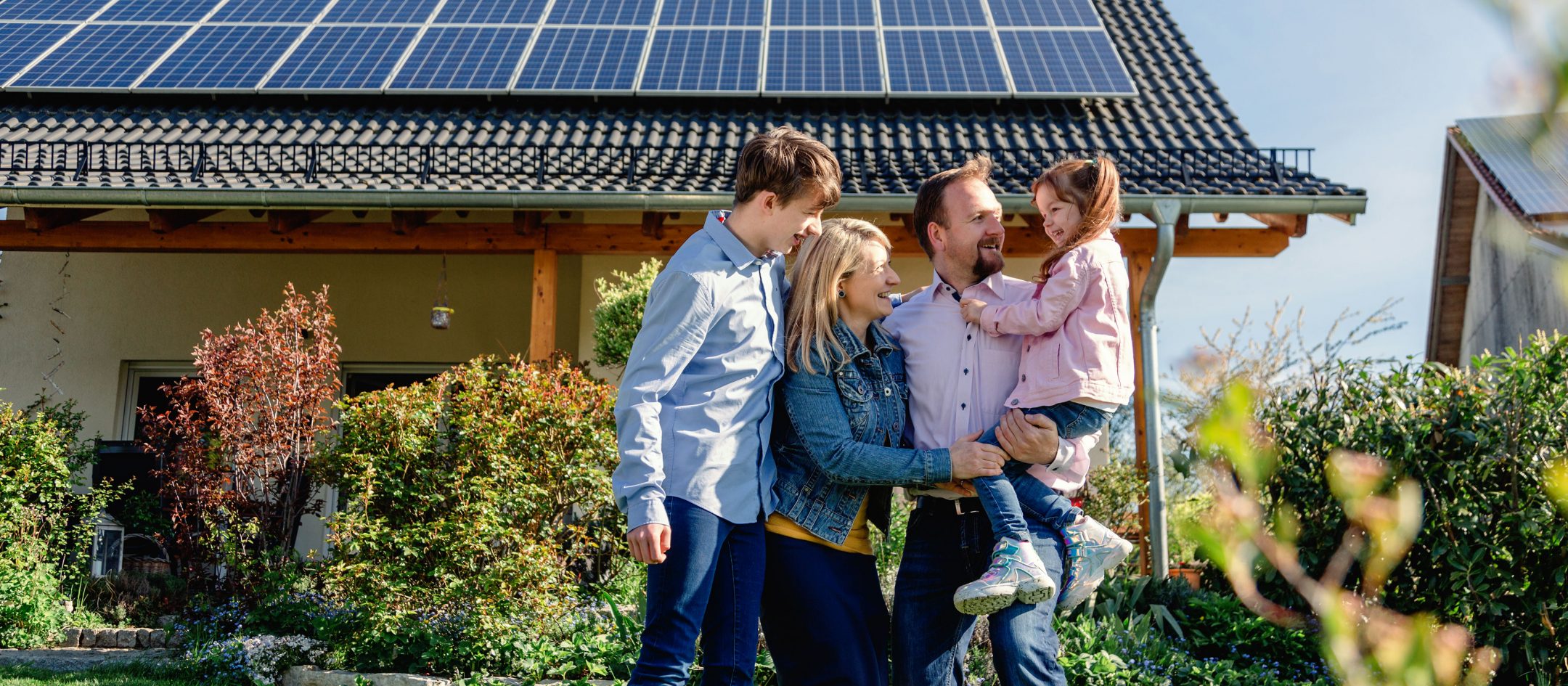 pv-anlage-photovoltaik-imagekampagne-uezw-energie-3840x1730