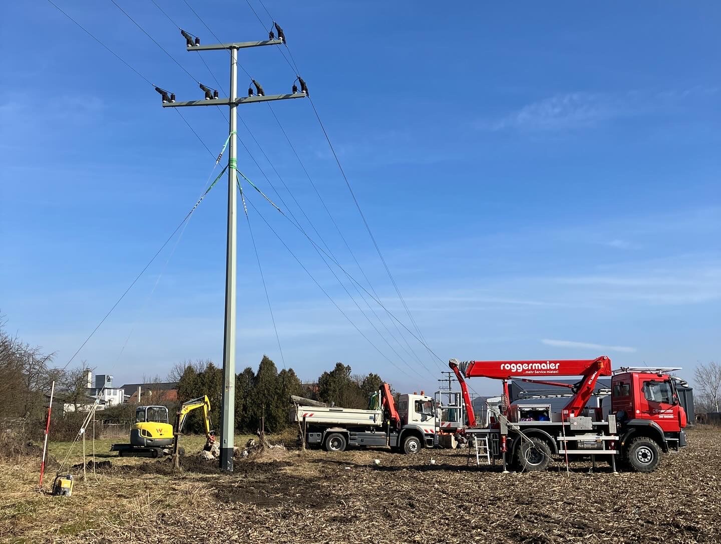 Modernisierter Strommast in Ergolding der ÜZW Netz
